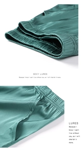 Détail du short de pyjama en soie vert foncé avec taille élastique et poches latérales