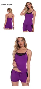 Détail du caraco en modal violet et du short avec dentelle noire et cordon de serrage