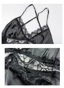Vue détaillée d'une nuisette en satin noir avec décolleté en V et dentelle délicate