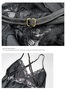 Détail de fines bretelles croisées réglables avec boucles dorées sur nuisette en dentelle