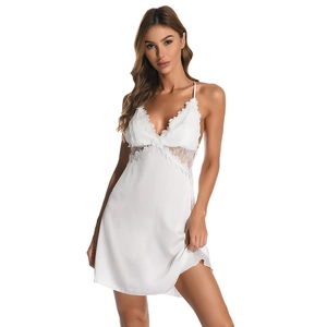 Nuisette blanche en satin de soie avec dentelle élégante et col en V pour femme