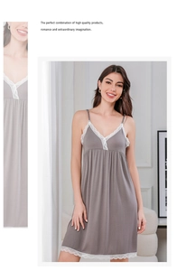 Détails de la chemise de nuit en coton côtelé avec col en V et bordure en dentelle