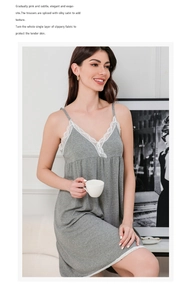 Détail d'une nuisette en coton gris avec dentelle blanche au col en V et fines bretelles