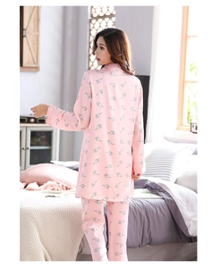 Pigiama rosa in seta di ghiaccio con stampa gatto, vista posteriore di maglia e pantaloni