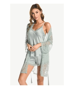 Ensemble trois pièces peignoir en dentelle vert sauge avec caraco satiné et short