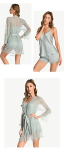 Ensemble pyjama trois pièces vert sauge en dentelle avec peignoir et short satiné