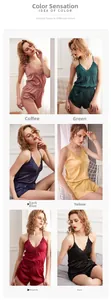 Détail d'un ensemble de pyjama en satin avec dentelle au décolleté en V en six couleurs