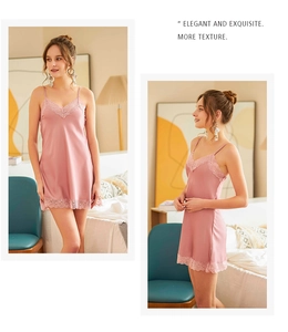 Détails d'une chemise de nuit rose en soie avec dentelle sur le décolleté et l'ourlet