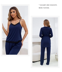 Ensemble pyjama trois pièces bleu foncé avec caraco en dentelle et peignoir assorti