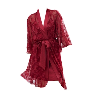 Peignoir élégant en dentelle rouge vin pour femmes avec ceinture en satin et fleurs
