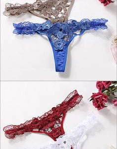 Détail de la broderie florale sur des tangas transparents en plusieurs couleurs