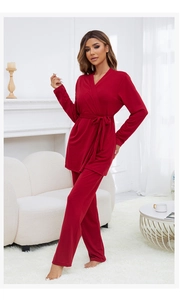 Ensemble homewear 3 pièces en coton rouge avec peignoir à nouer et pantalon droit assorti