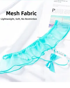 Détail de string en maille bleu vif avec perles fantaisie et nœud en satin