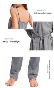 Détails des bretelles réglables et de la taille nouée sur un pyjama 3 pièces gris en coton