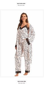 Détails du pyjama trois pièces rose séché avec imprimé floral et dentelle noire