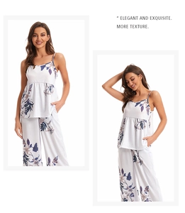 Détail d'un ensemble pyjama fleuri avec caraco à plis et pantalon large assorti