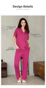 Detailansicht des Herz-Modal-Pyjamas mit Spitzenbesatz und Brusttaschen-Funktionen