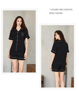 Détail d'un pyjama noir en modal avec passepoil blanc et broderie V sur la poche