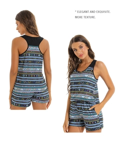 Detailansicht des zweiteiligen Schlafanzugs für Damen mit Boho-Geometriedruck