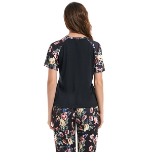 Damen Schlafanzug Set mit schwarzem Kurzarm-Top, Blumen-Raglanärmeln und passender Hose