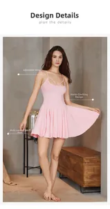 Détails de la nuisette rose en maille avec bretelles réglables et ourlet plissé multicouche