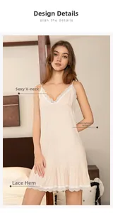 Détails de dentelle col en V et tissu modal en coton doux sur une nuisette rose