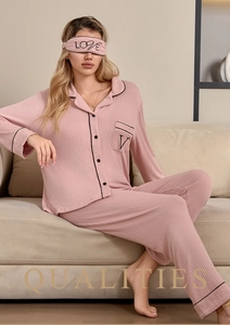 Pyjama en modal rose à rayures avec haut à manches longues, pantalon et masque de nuit assorti
