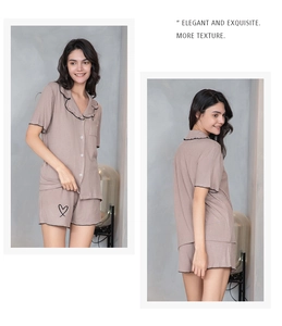 Détail d'un ensemble de pyjama en modal à manches courtes avec texture côtelée et volants