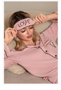 Pyjama en modal rose à rayures avec bordures contrastées, poche brodée et masque de sommeil assorti