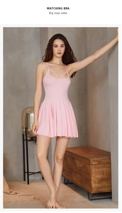 Nuisette rose poudré avec laçage frontal et ourlet plissé élégant pour femmes