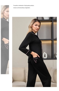 Détail d'un pyjama en modal avec liseré rose, broderie V et ensemble pantalon long