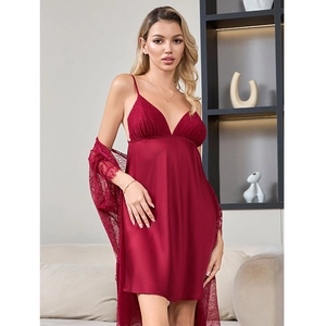 Weinrotes Nachthemd aus Seidensatin und Spitzenmantel-Set für Damen im Heimdesign