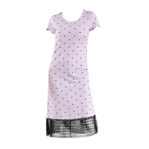 Chemise de nuit lavande à pois avec tissu côtelé et bordure en dentelle florale noire