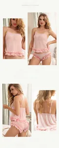 Dettaglio di un set lingerie in pizzo rosa con bordo a petali e spalline