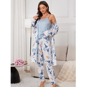 Ensemble pyjama 3 pièces pour femme avec peignoir fleuri, caraco et pantalon en bleu doux