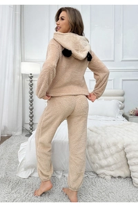 Détail d'un ensemble de détente en peluche avec oreilles de panda et polaire douce