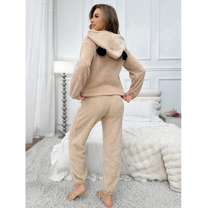 Ensemble pyjama en polaire sherpa pour femme avec haut à capuche et pantalon beige