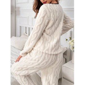Completo loungewear spesso con scollo a V e trama a trecce bianca, maglia e pantaloni