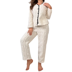 Set pigiama beige da donna con cardigan scollo a V e pantaloni in maglia a trecce