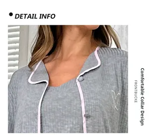 Detail der grauen Pyjama-Set mit Reverskragen, rosa Paspeln und Herzstickerei