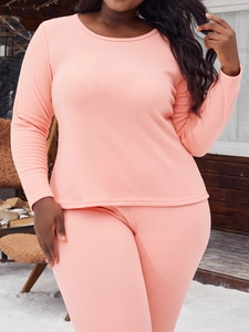 Détail de la texture polaire corail sur l'ensemble de détente thermique pour femmes