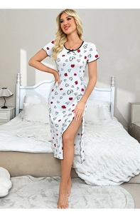 Camicia da notte bianca con stampa a cuori, spaccchi laterali e dettaglio fiocco nero