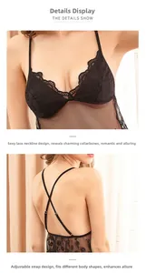 Détails de la broderie du col en V et des bretelles croisées réglables sur la nuisette