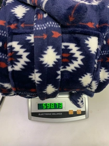Close-up showing the weight of 598.73g for the soft blue flannel hooded pajamas