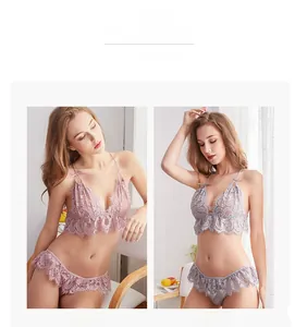 Détail d'un ensemble de lingerie en dentelle montrant les bords festonnés en mauve et gris