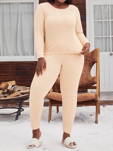 Ensemble de détente thermique grande taille beige dans un décor de chalet d'hiver