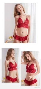 Détail d'un ensemble lingerie en dentelle rouge avec soutien-gorge dos nu