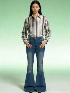 Jean évasé vintage bleu pour femme avec taille haute et coupe amincissante élégante