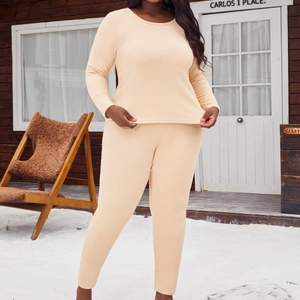 Ensemble homewear crème pour femme avec haut à manches longues et legging en tissu doux