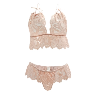 Ensemble de lingerie en dentelle rose pâle deux pièces avec des motifs floraux